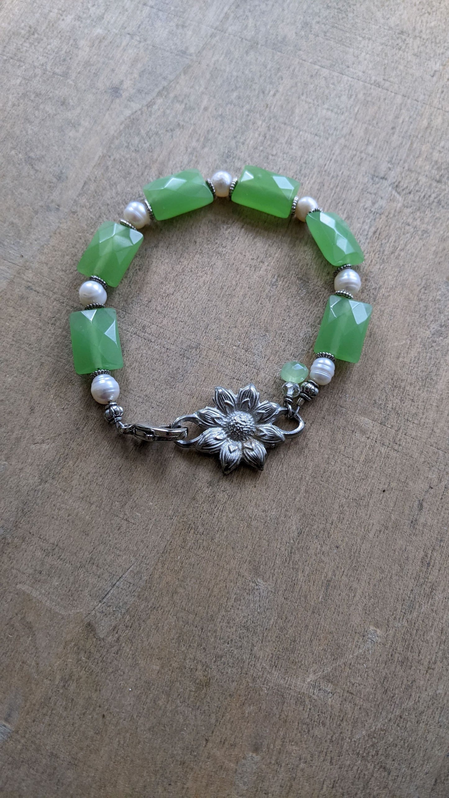 Beaded Bracelet Spring Green Glass and Pearl