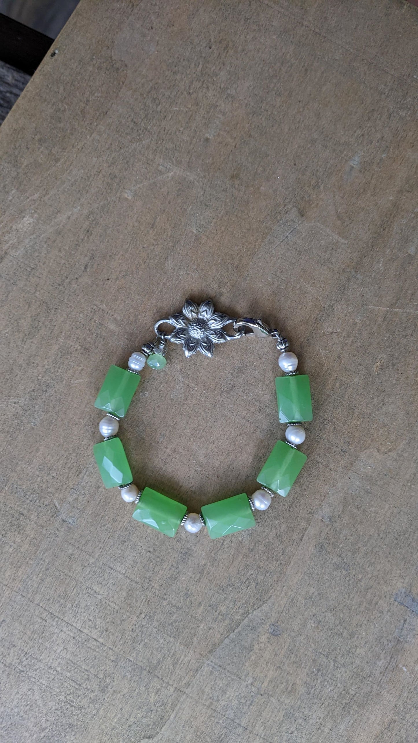 Beaded Bracelet Spring Green Glass and Pearl