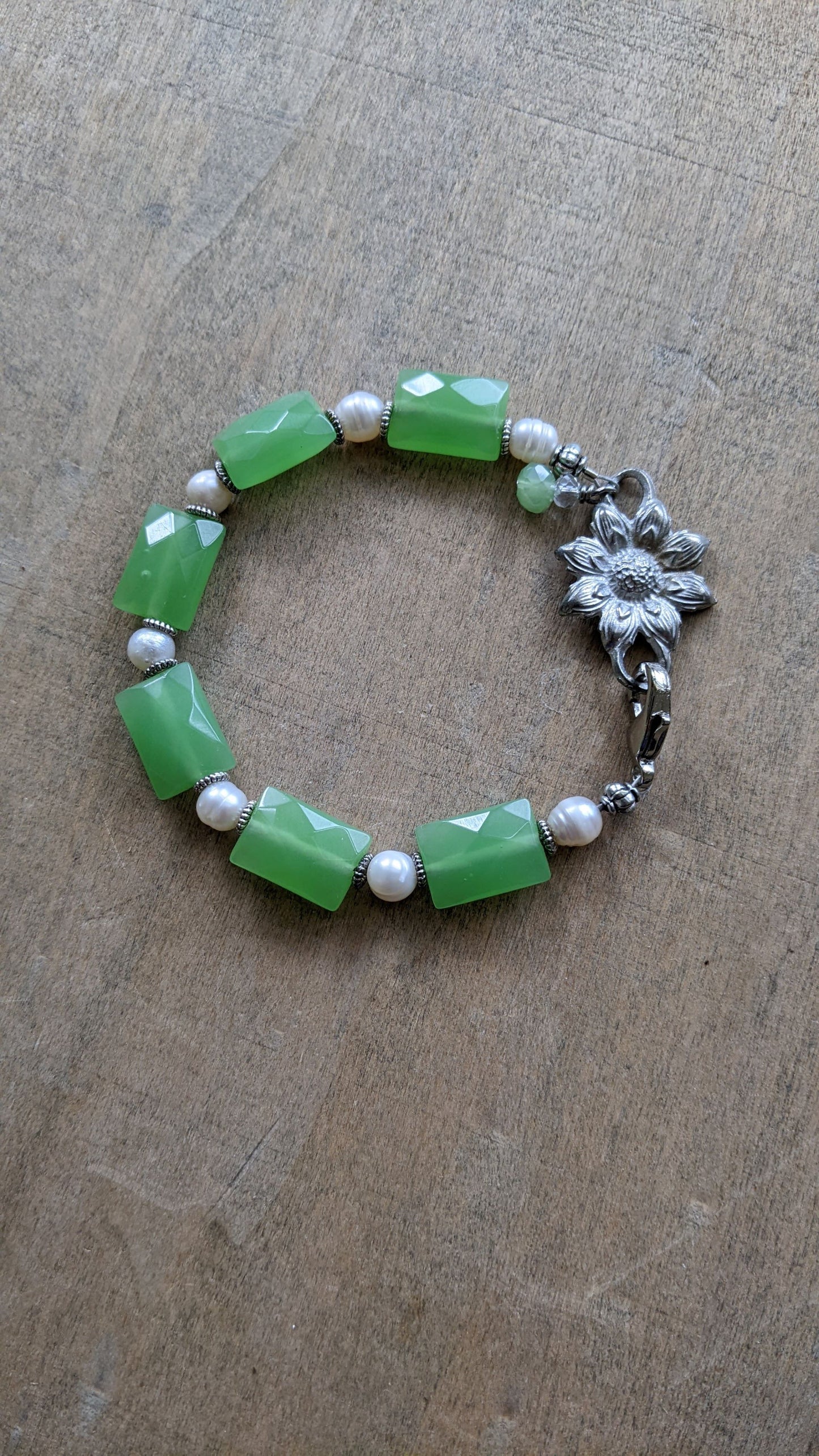 Beaded Bracelet Spring Green Glass and Pearl